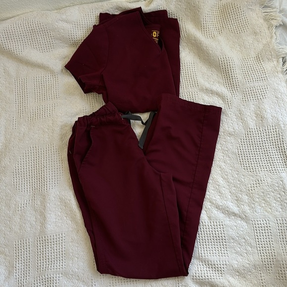 Figs set of Casma 3 pocket top and pants - Picture 10 of 11